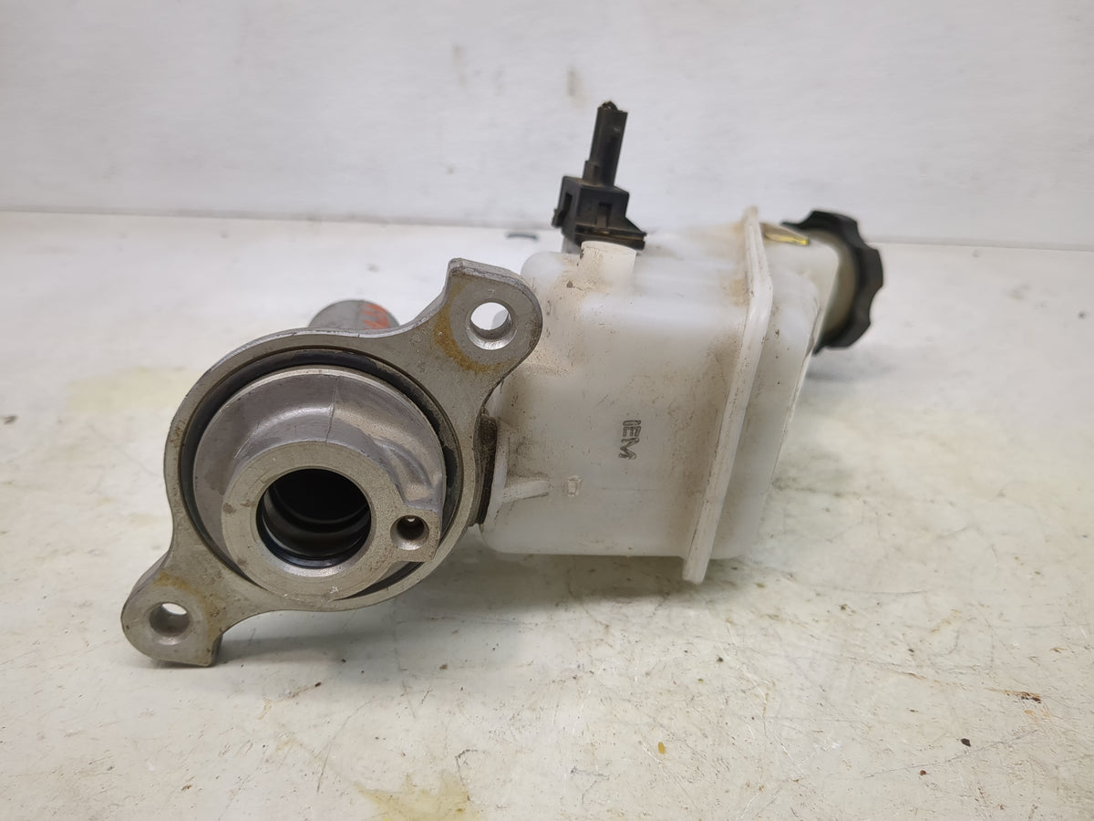 2013-2019 Hyundai Santa Fe Brake Master Cylinder 1513115 - Oemusedautoparts1.com
