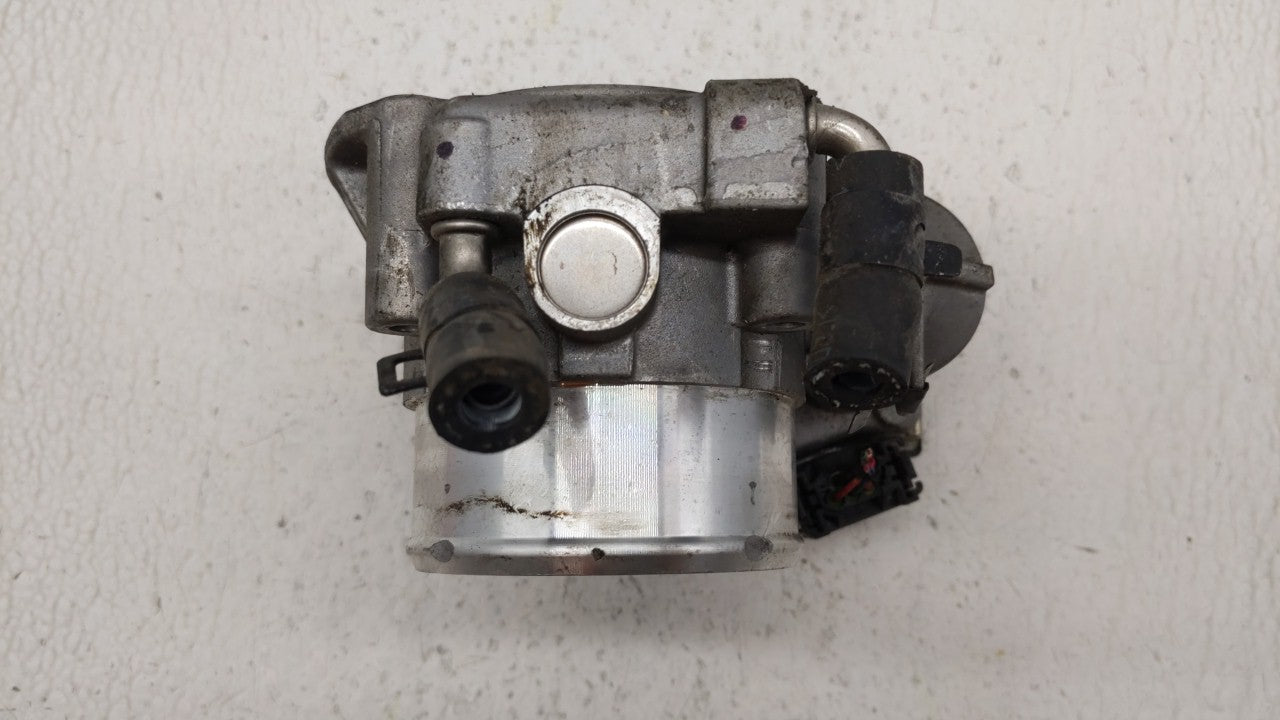 2013 Hyundai Santa Fe Throttle Body P/N:35100-2G700 Fits Fits 2011 2012 2014 2015 2016 OEM Used Auto Parts - Oemusedautopart