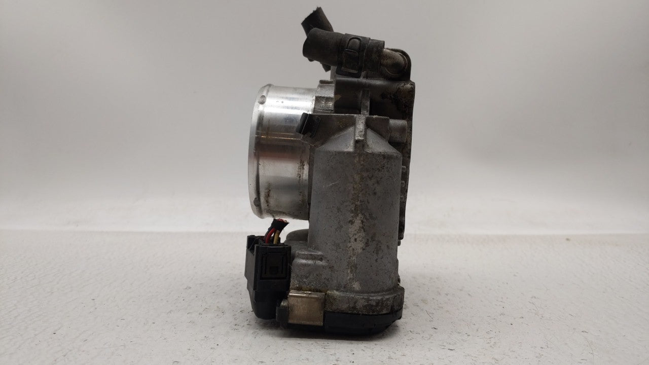 2013 Hyundai Santa Fe Throttle Body P/N:35100-2G700 Fits Fits 2011 2012 2014 2015 2016 OEM Used Auto Parts - Oemusedautopart