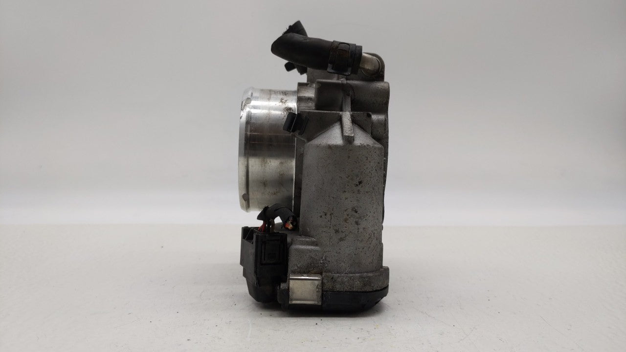 2013 Hyundai Santa Fe Throttle Body P/N:35100-2G700 Fits Fits 2011 2012 2014 2015 2016 OEM Used Auto Parts - Oemusedautopart