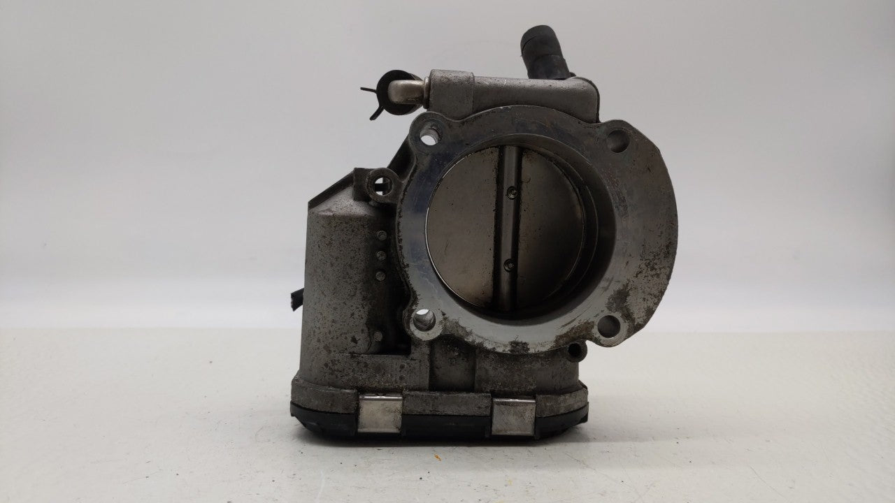2013 Hyundai Santa Fe Throttle Body P/N:35100-2G700 Fits Fits 2011 2012 2014 2015 2016 OEM Used Auto Parts - Oemusedautopart