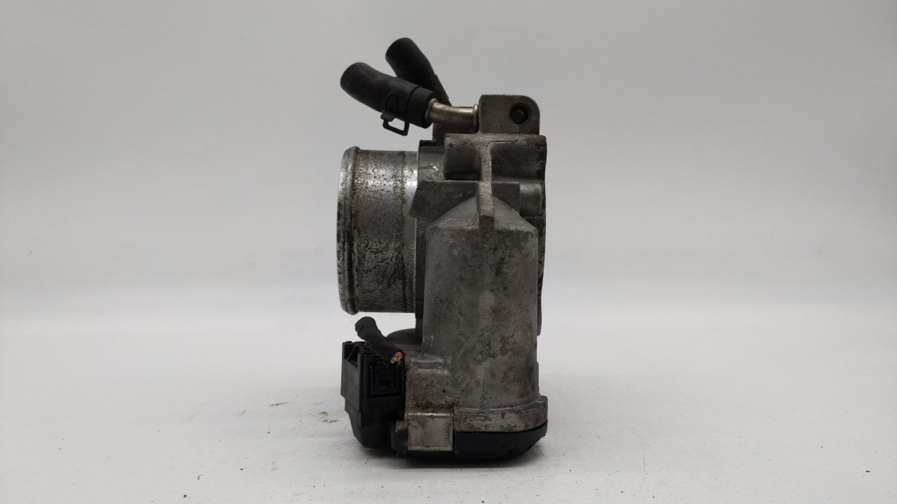 2013 Hyundai Santa Fe Throttle Body P/N:35100-2G710 Fits Fits 2011 2012 2014 2015 2016 OEM Used Auto Parts - Oemusedautopart