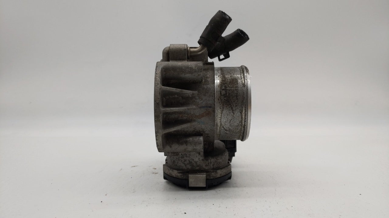 2013 Hyundai Santa Fe Throttle Body P/N:35100-2G710 Fits Fits 2011 2012 2014 2015 2016 OEM Used Auto Parts - Oemusedautopart