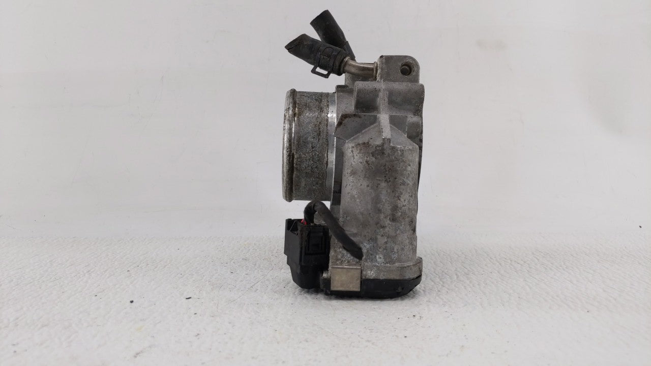 2013 Hyundai Santa Fe Throttle Body P/N:35100-2G710 Fits Fits 2011 2012 2014 2015 2016 OEM Used Auto Parts - Oemusedautopart