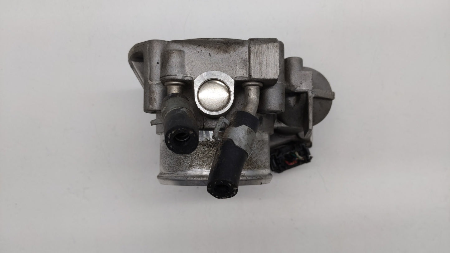 2013 Hyundai Santa Fe Throttle Body P/N:35100-2G710 Fits Fits 2011 2012 2014 2015 2016 OEM Used Auto Parts - Oemusedautopart