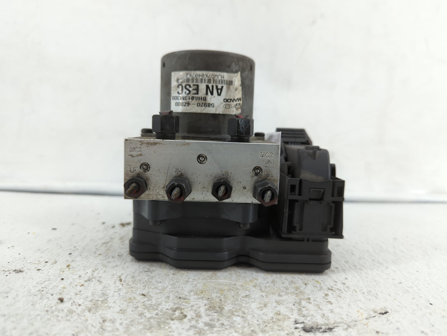 2013 Hyundai Santa Fe ABS Pump Control Module Replacement P/N:58920-4Z000 Fits OEM Used Auto Parts - Oemusedautoparts1.com