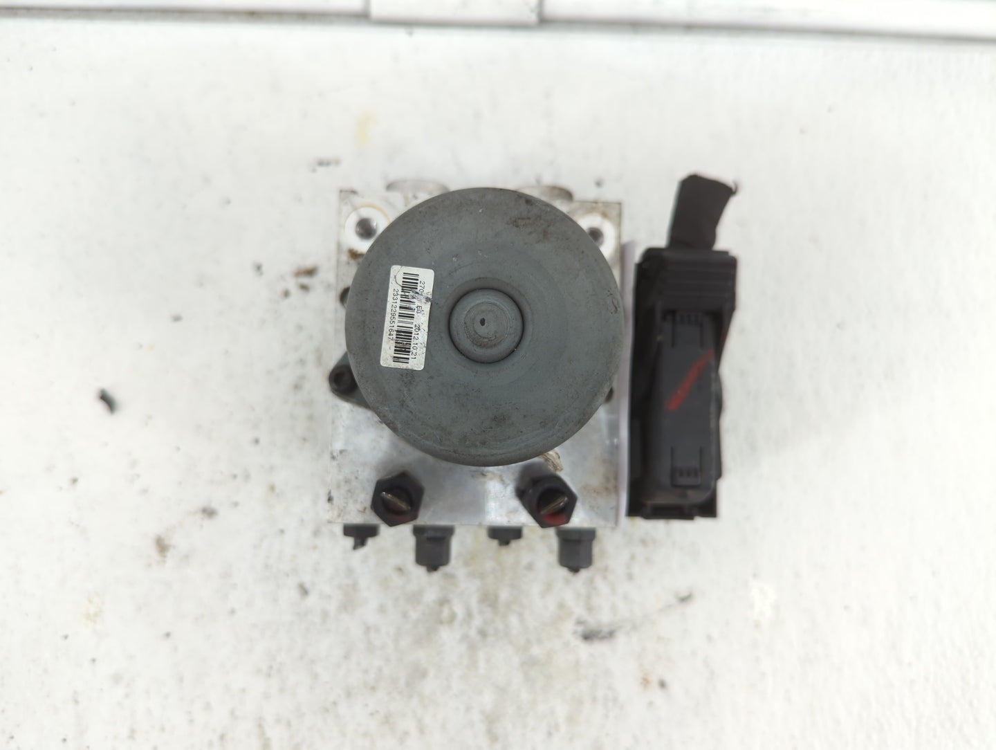2013 Hyundai Santa Fe ABS Pump Control Module Replacement P/N:58920-4Z000 Fits OEM Used Auto Parts - Oemusedautoparts1.com