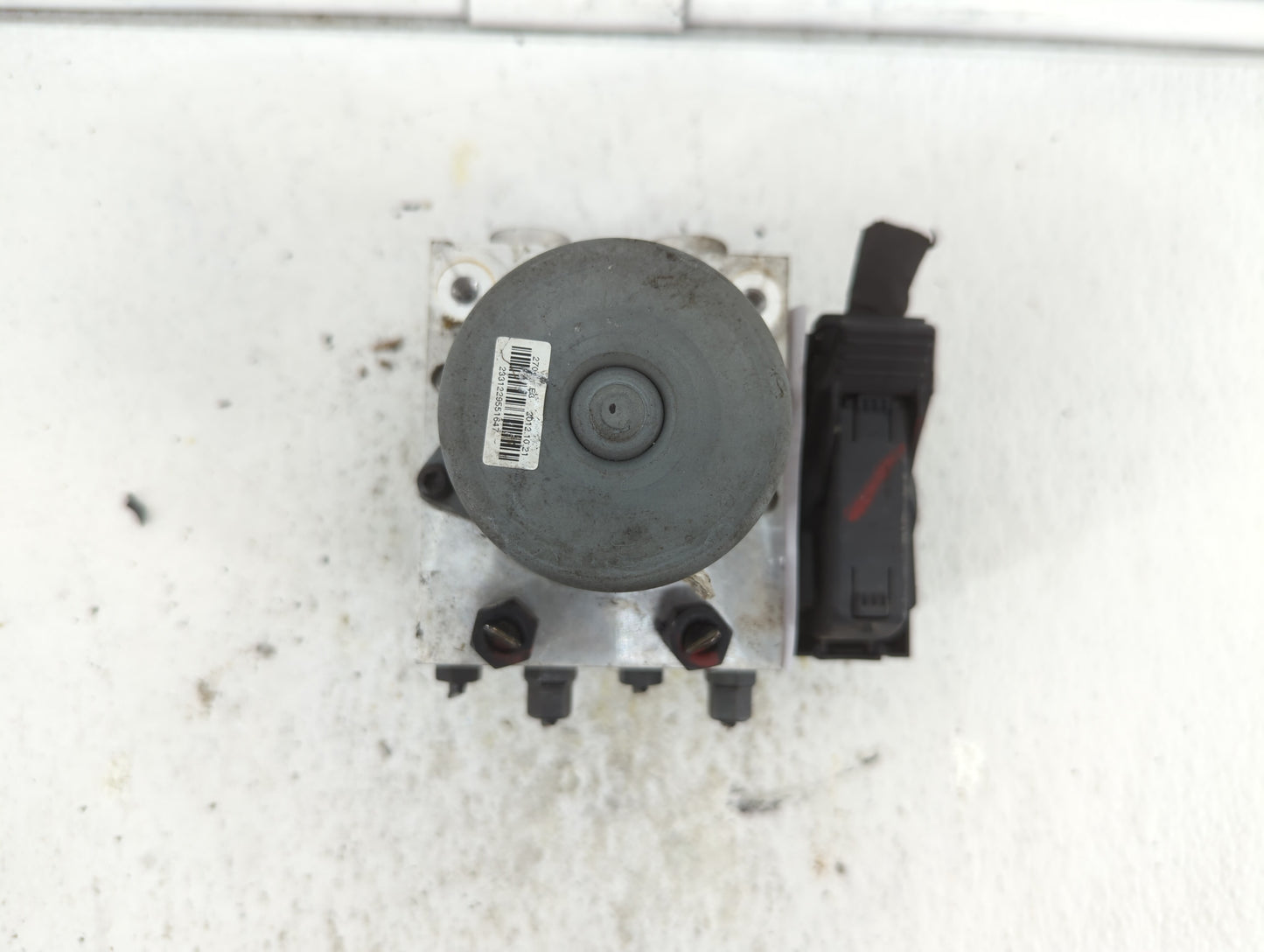 2013 Hyundai Santa Fe ABS Pump Control Module Replacement P/N:58920-4Z000 Fits OEM Used Auto Parts - Oemusedautoparts1.com