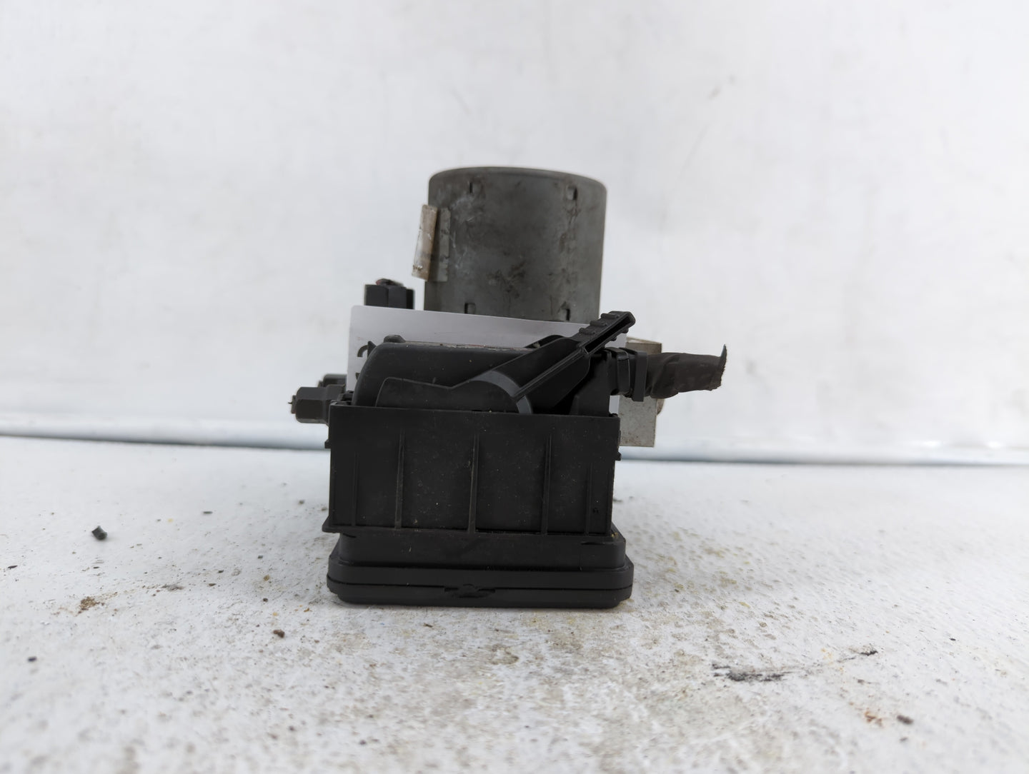 2013 Hyundai Santa Fe ABS Pump Control Module Replacement P/N:58920-4Z000 Fits OEM Used Auto Parts - Oemusedautoparts1.com