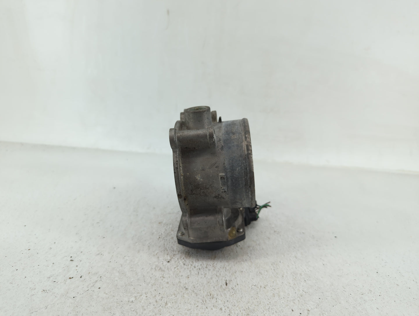 2013-2018 Hyundai Santa Fe Throttle Body P/N:35100-3CAA0 Fits Fits 2012 2013 2014 2015 2016 2017 2018 OEM Used Auto Parts - 