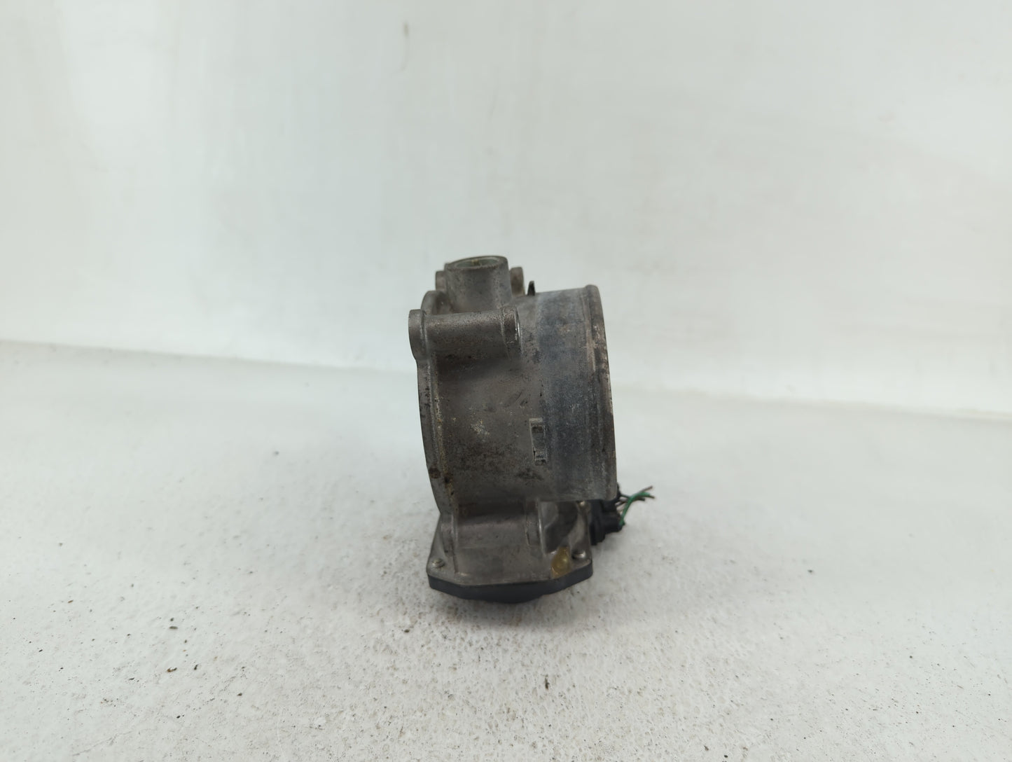 2013-2018 Hyundai Santa Fe Throttle Body P/N:35100-3CAA0 Fits Fits 2012 2013 2014 2015 2016 2017 2018 OEM Used Auto Parts - 