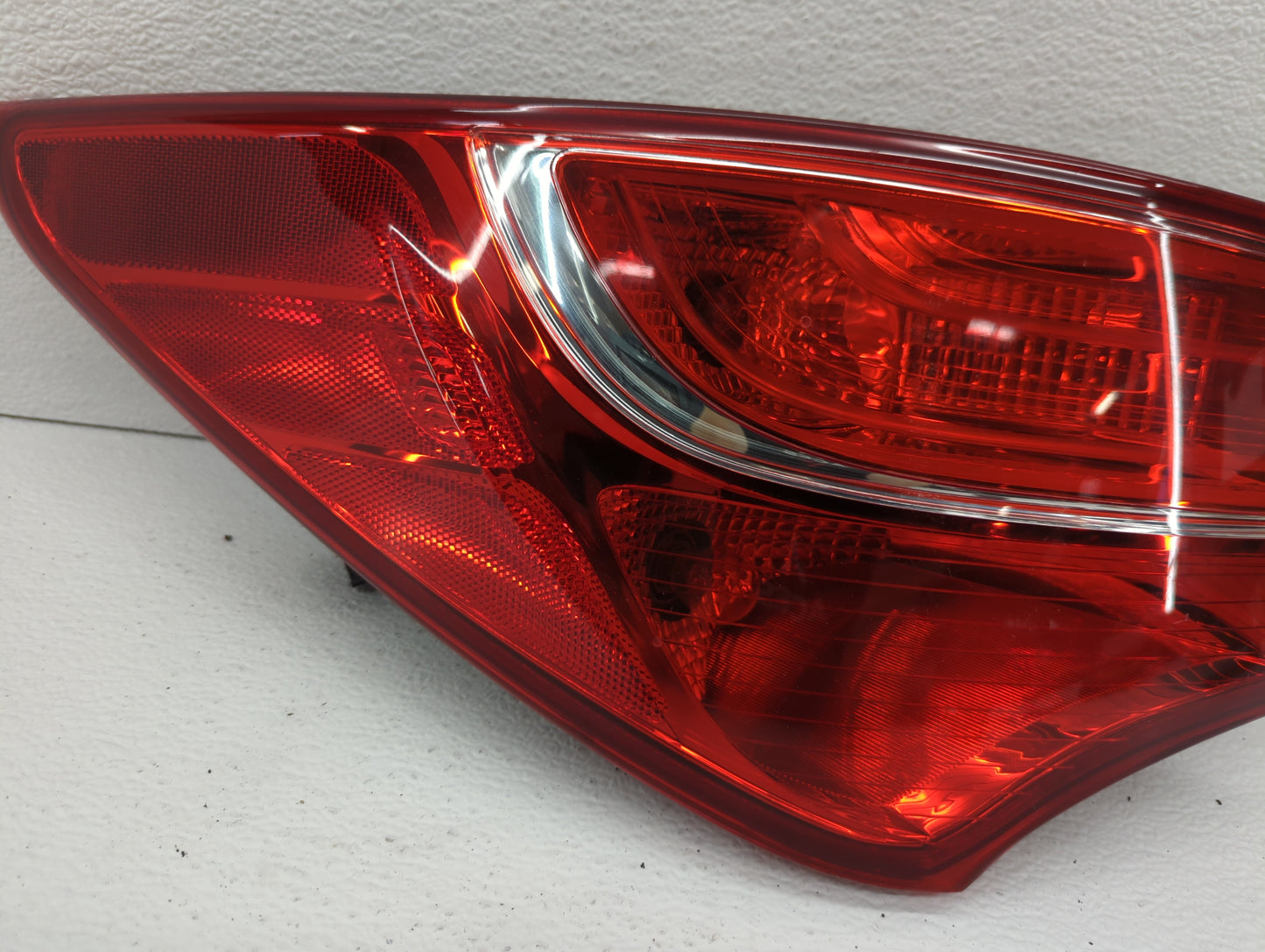 2013-2016 Hyundai Santa Fe Tail Light Assembly Driver Left OEM P/N:92401-4Z0 Fits Fits 2013 2014 2015 2016 OEM Used Auto Par