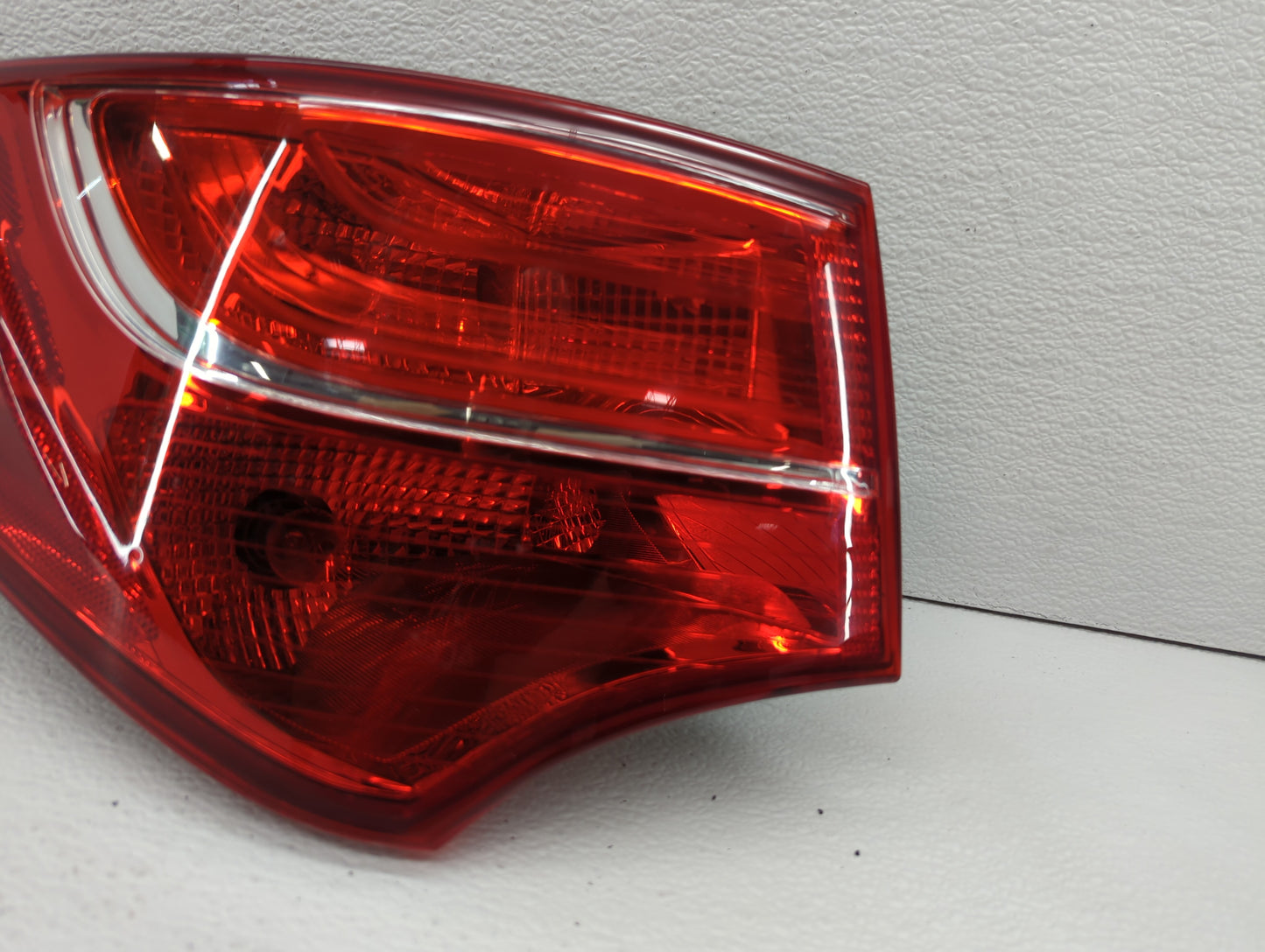 2013-2016 Hyundai Santa Fe Tail Light Assembly Driver Left OEM P/N:92401-4Z0 Fits Fits 2013 2014 2015 2016 OEM Used Auto Par