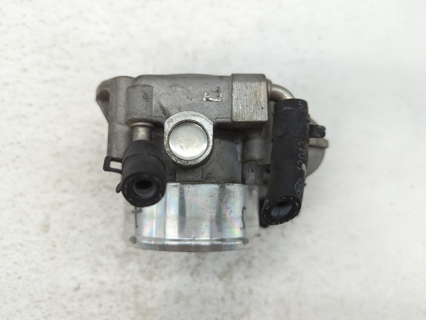 2013 Hyundai Santa Fe Throttle Body P/N:35100-2G700 Fits Fits 2011 2012 2014 2015 2016 OEM Used Auto Parts - Oemusedautopart