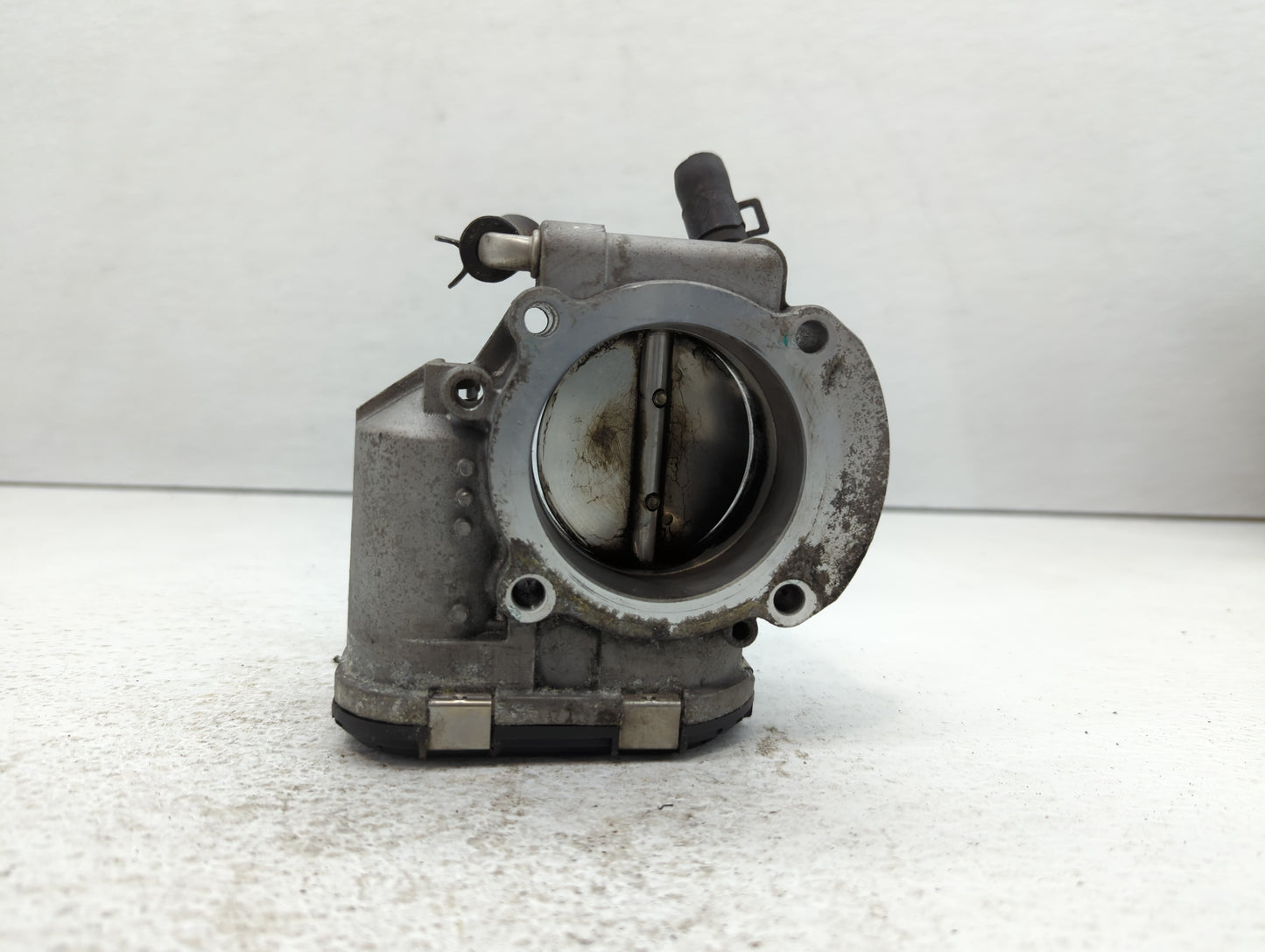 2013 Hyundai Santa Fe Throttle Body P/N:35100-2G700 Fits Fits 2011 2012 2014 2015 2016 OEM Used Auto Parts - Oemusedautopart