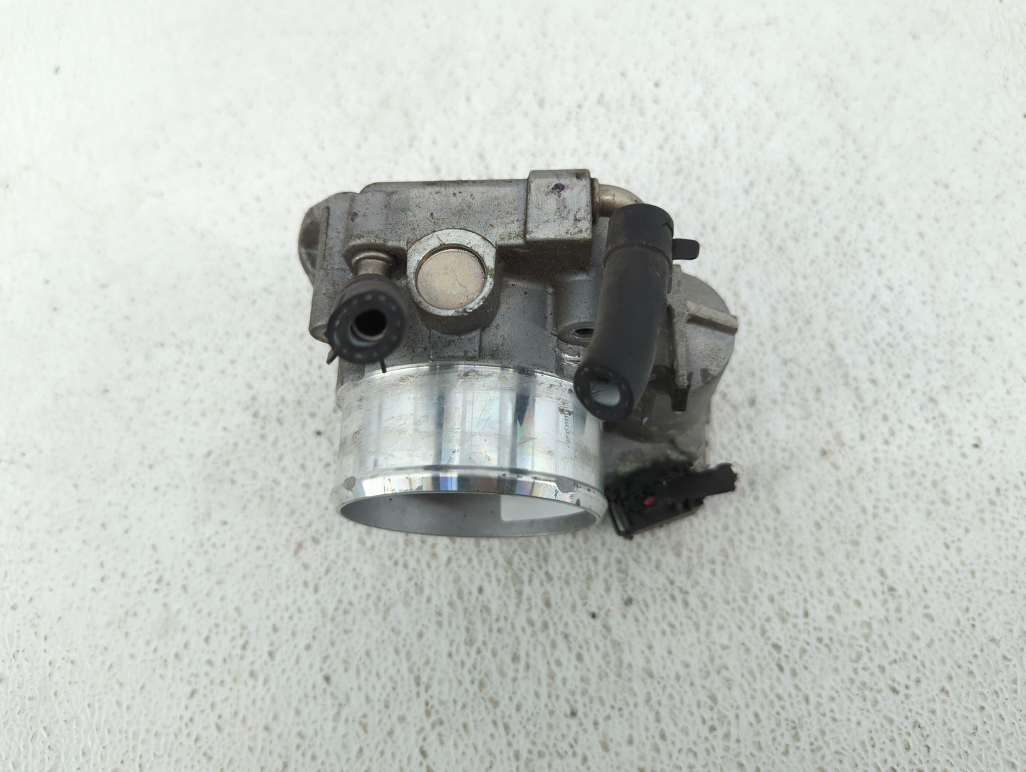 2013 Hyundai Santa Fe Throttle Body P/N:35100-2G700 Fits Fits 2011 2012 2014 2015 2016 OEM Used Auto Parts - Oemusedautopart
