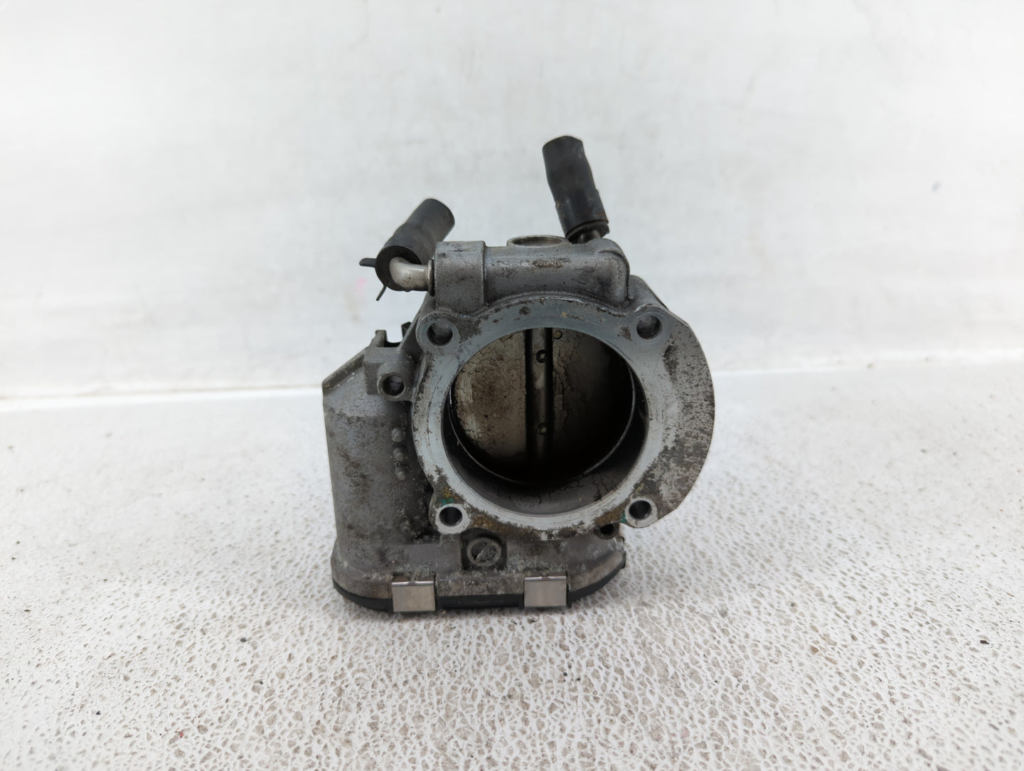 2013 Hyundai Santa Fe Throttle Body P/N:35100-2G700 Fits Fits 2011 2012 2014 2015 2016 OEM Used Auto Parts - Oemusedautopart