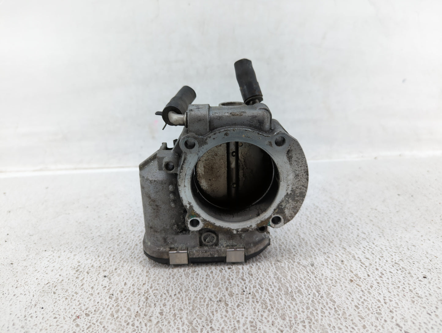 2013 Hyundai Santa Fe Throttle Body P/N:35100-2G700 Fits Fits 2011 2012 2014 2015 2016 OEM Used Auto Parts - Oemusedautopart