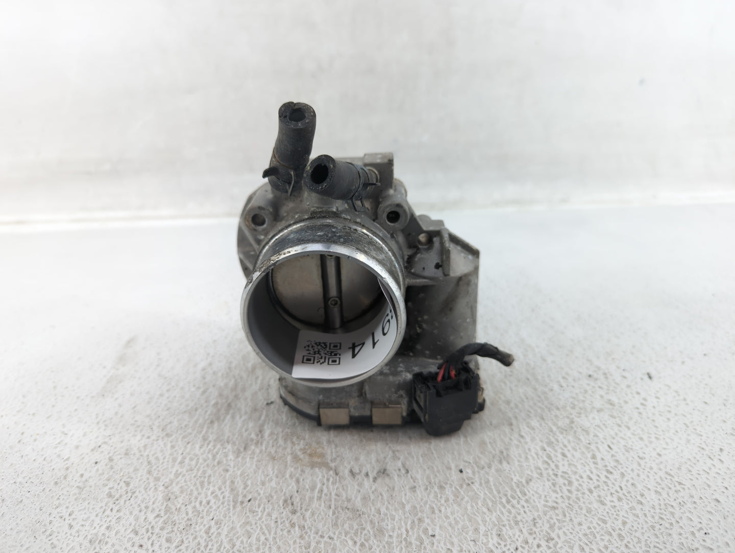 2013 Hyundai Santa Fe Throttle Body P/N:35100-2G710 Fits Fits 2011 2012 2014 2015 2016 OEM Used Auto Parts - Oemusedautopart