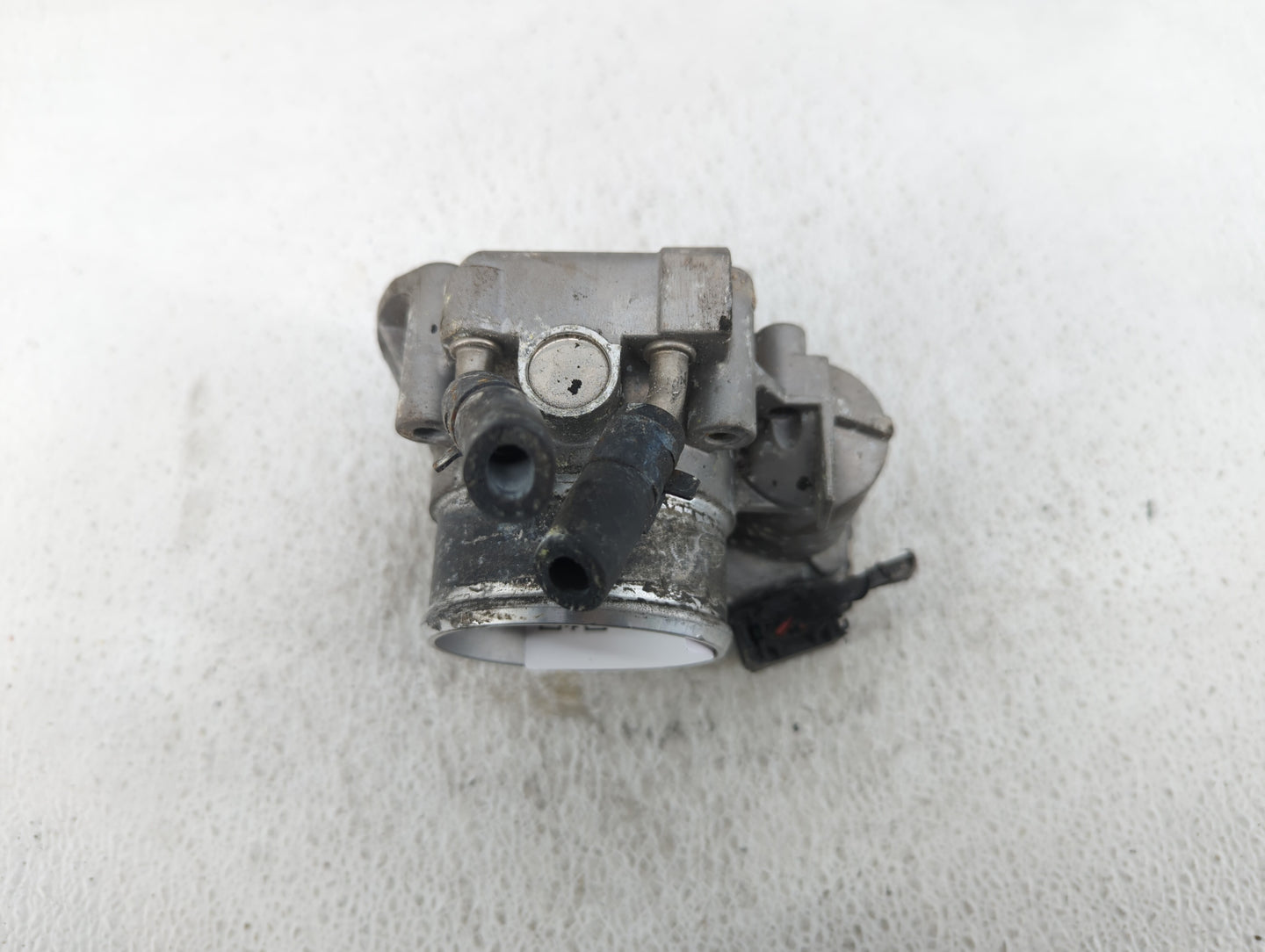 2013 Hyundai Santa Fe Throttle Body P/N:35100-2G710 Fits Fits 2011 2012 2014 2015 2016 OEM Used Auto Parts - Oemusedautopart