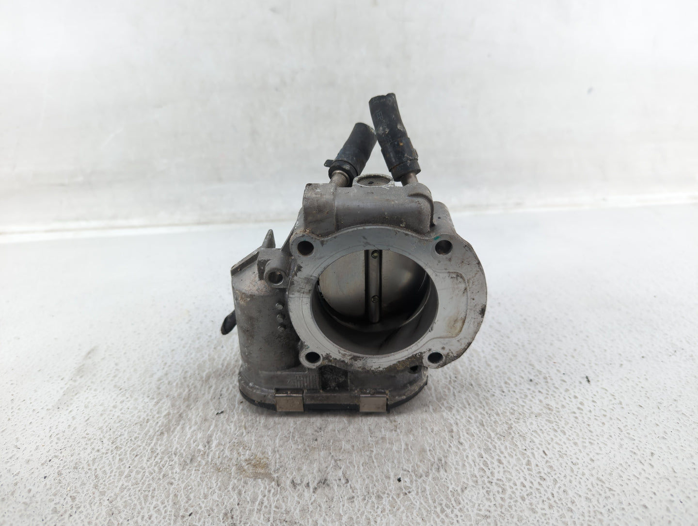 2013 Hyundai Santa Fe Throttle Body P/N:35100-2G710 Fits Fits 2011 2012 2014 2015 2016 OEM Used Auto Parts - Oemusedautopart