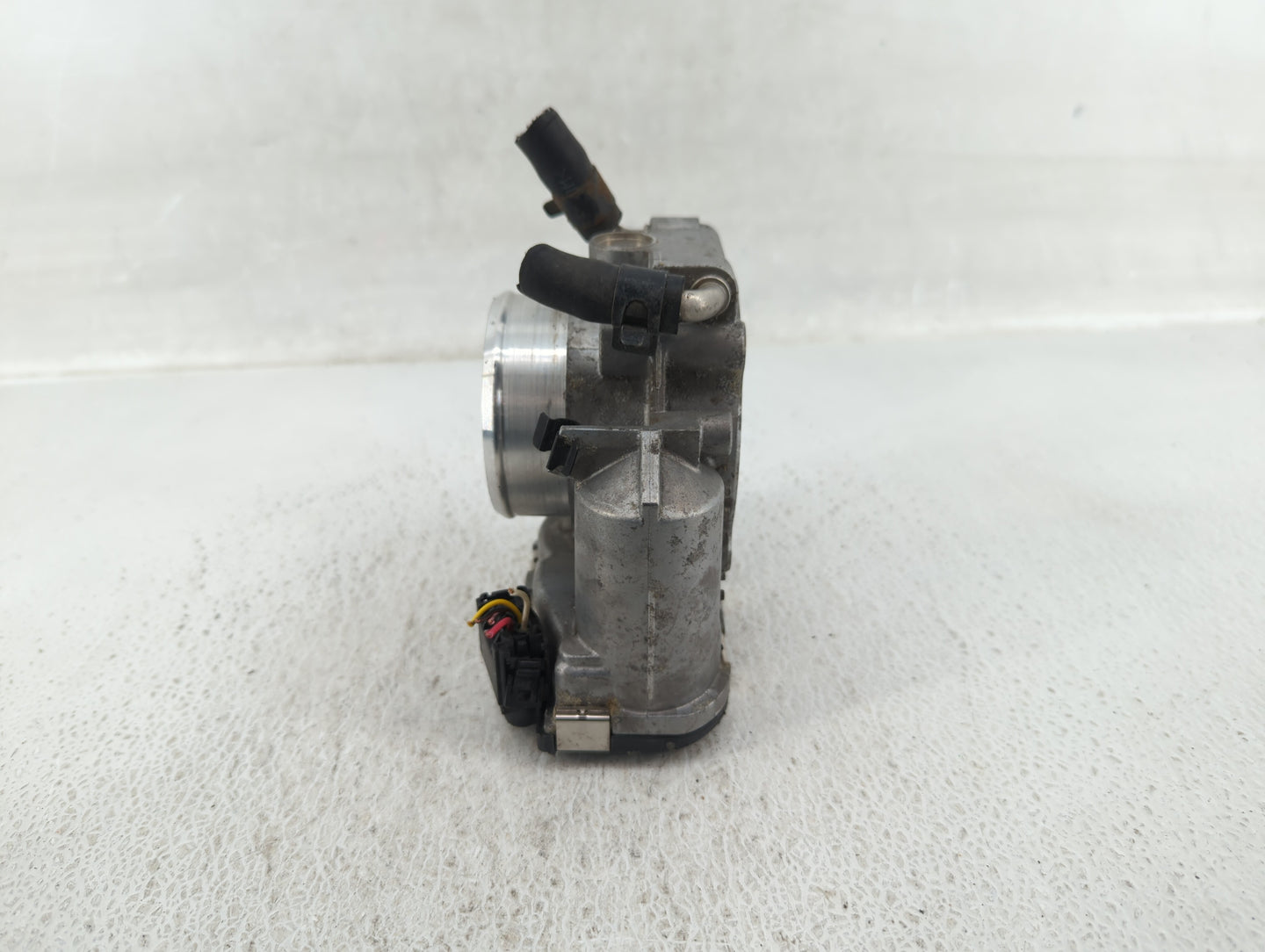 2010-2012 Hyundai Santa Fe Throttle Body P/N:35100-25400 Fits Fits 2006 2007 2008 2009 2010 2011 2012 2013 OEM Used Auto Par