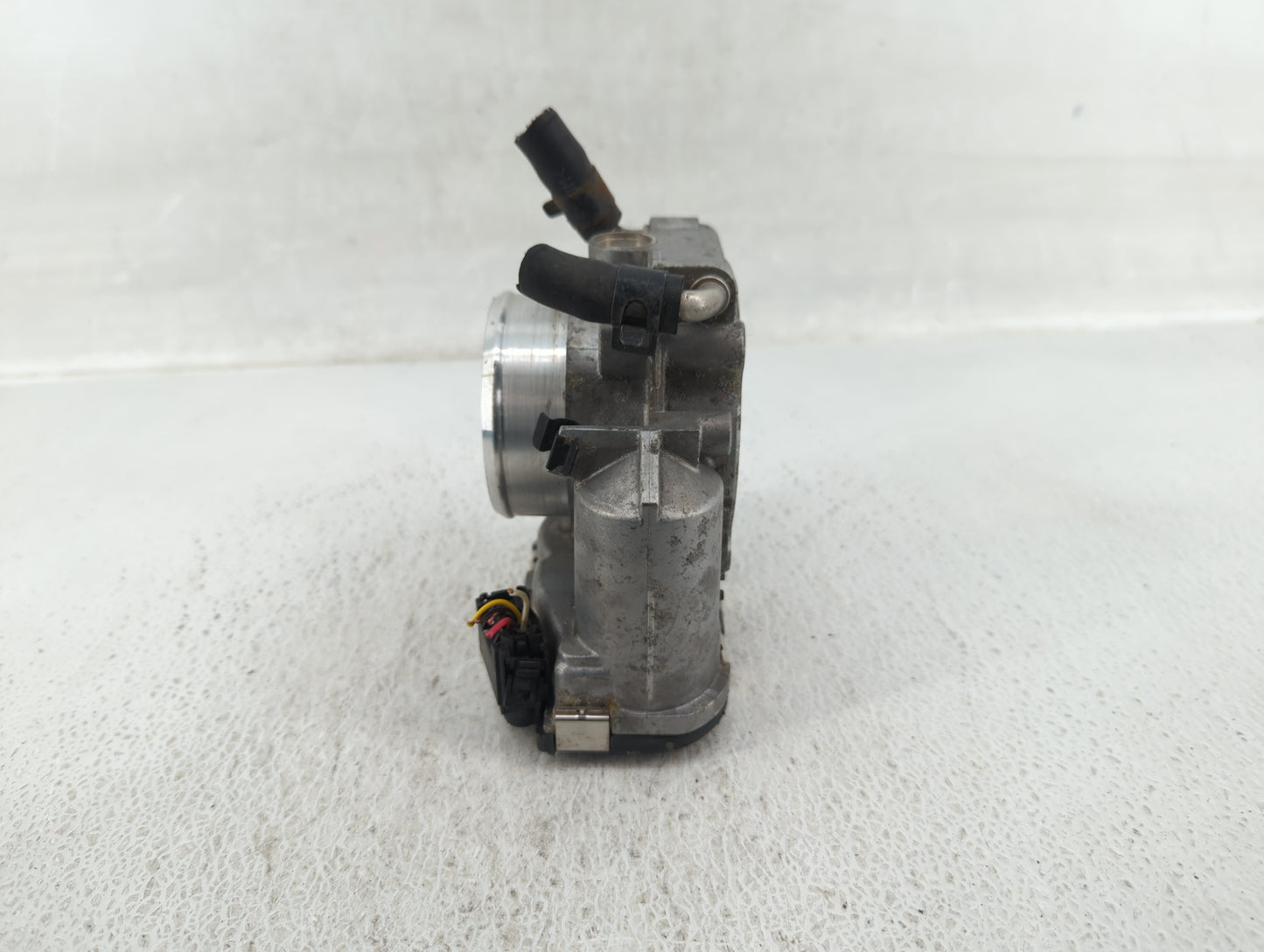 2010-2012 Hyundai Santa Fe Throttle Body P/N:35100-25400 Fits Fits 2006 2007 2008 2009 2010 2011 2012 2013 OEM Used Auto Par