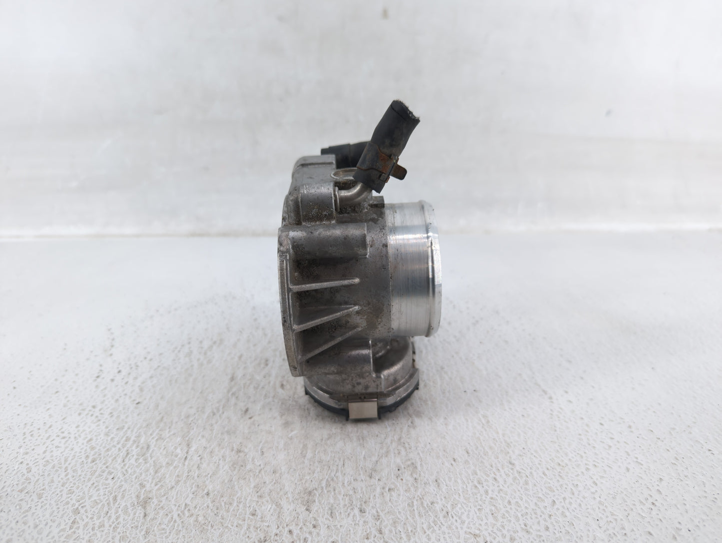 2010-2012 Hyundai Santa Fe Throttle Body P/N:35100-25400 Fits Fits 2006 2007 2008 2009 2010 2011 2012 2013 OEM Used Auto Par