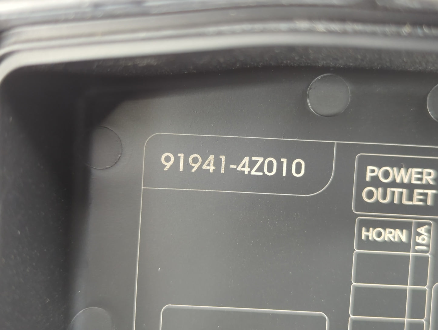 2013 Hyundai Santa Fe Fusebox Fuse Box Panel Relay Module P/N:91941-4Z010 Fits OEM Used Auto Parts - Oemusedautoparts1.com