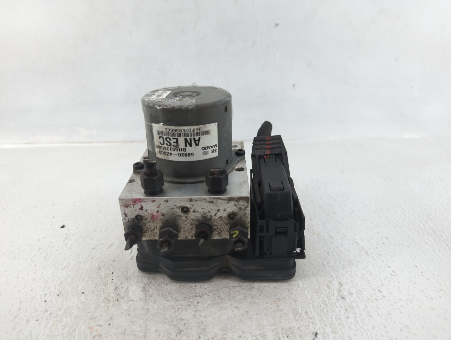 2013 Hyundai Santa Fe ABS Pump Control Module Replacement P/N:58920-4Z000 Fits OEM Used Auto Parts - Oemusedautoparts1.com