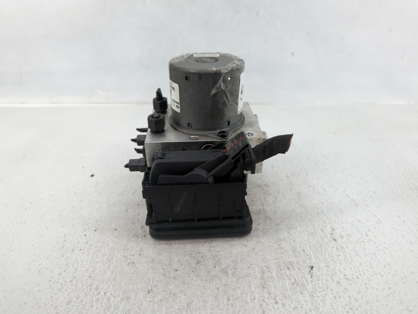 2013 Hyundai Santa Fe ABS Pump Control Module Replacement P/N:58920-4Z000 Fits OEM Used Auto Parts - Oemusedautoparts1.com