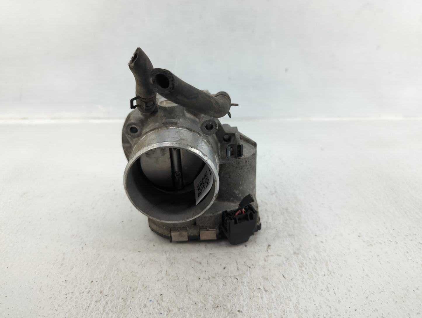 2013 Hyundai Santa Fe Throttle Body P/N:35100-2G700 Fits Fits 2011 2012 2014 2015 2016 OEM Used Auto Parts - Oemusedautopart