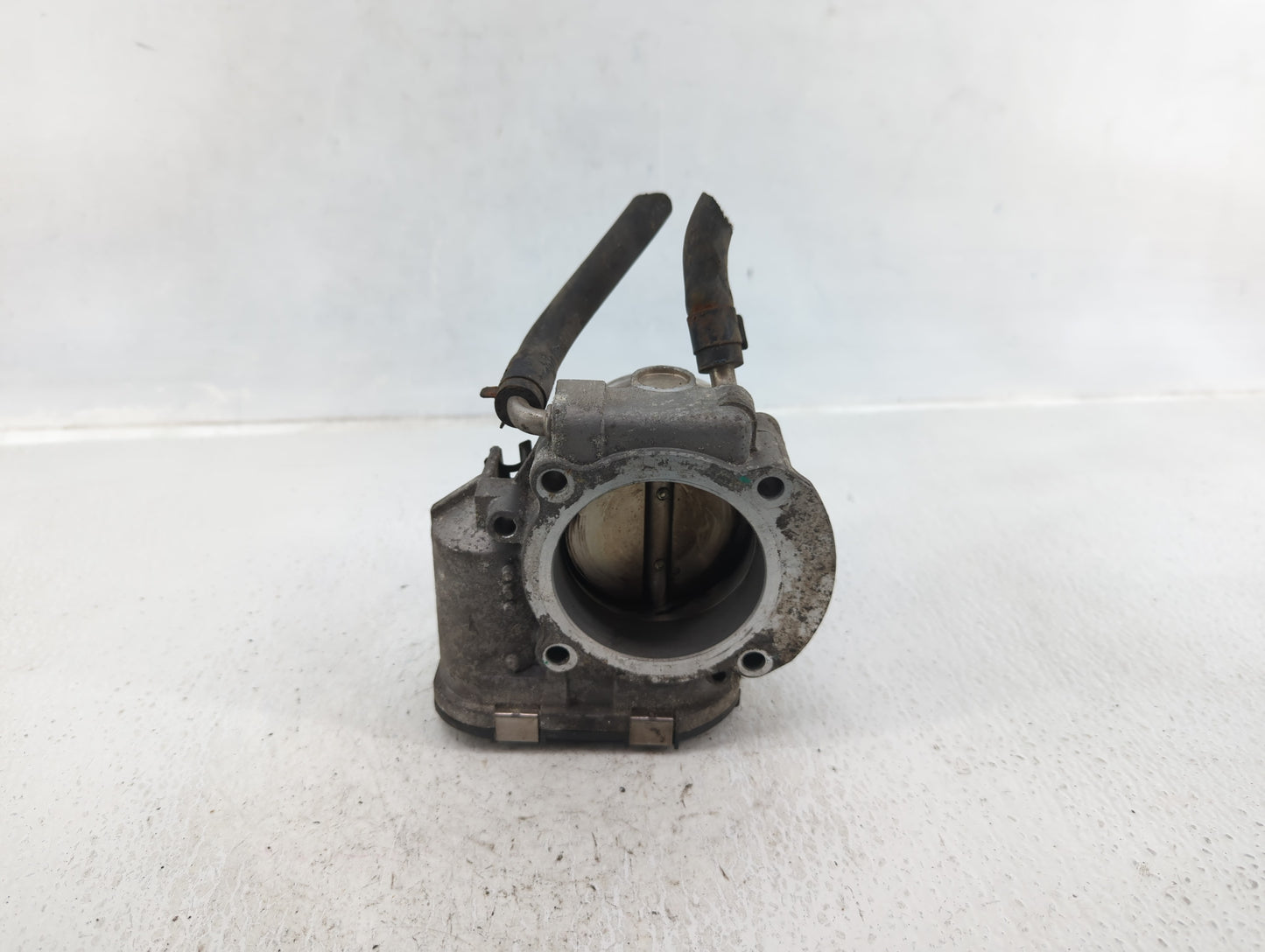 2013 Hyundai Santa Fe Throttle Body P/N:35100-2G700 Fits Fits 2011 2012 2014 2015 2016 OEM Used Auto Parts - Oemusedautopart