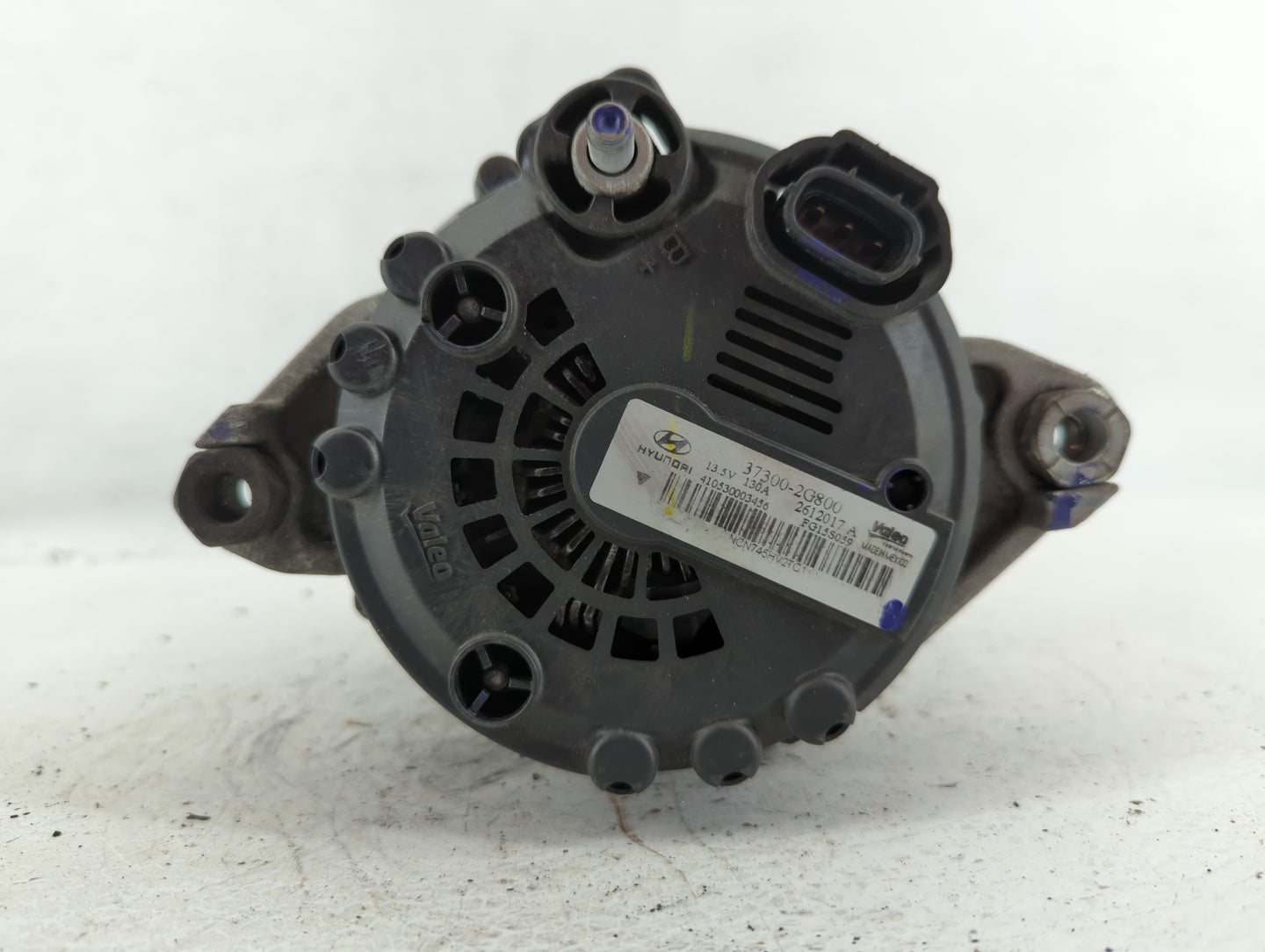 2013 Hyundai Santa Fe Alternator Replacement Generator Charging Assembly Engine OEM P/N:2612017 A Fits OEM Used Auto Parts -