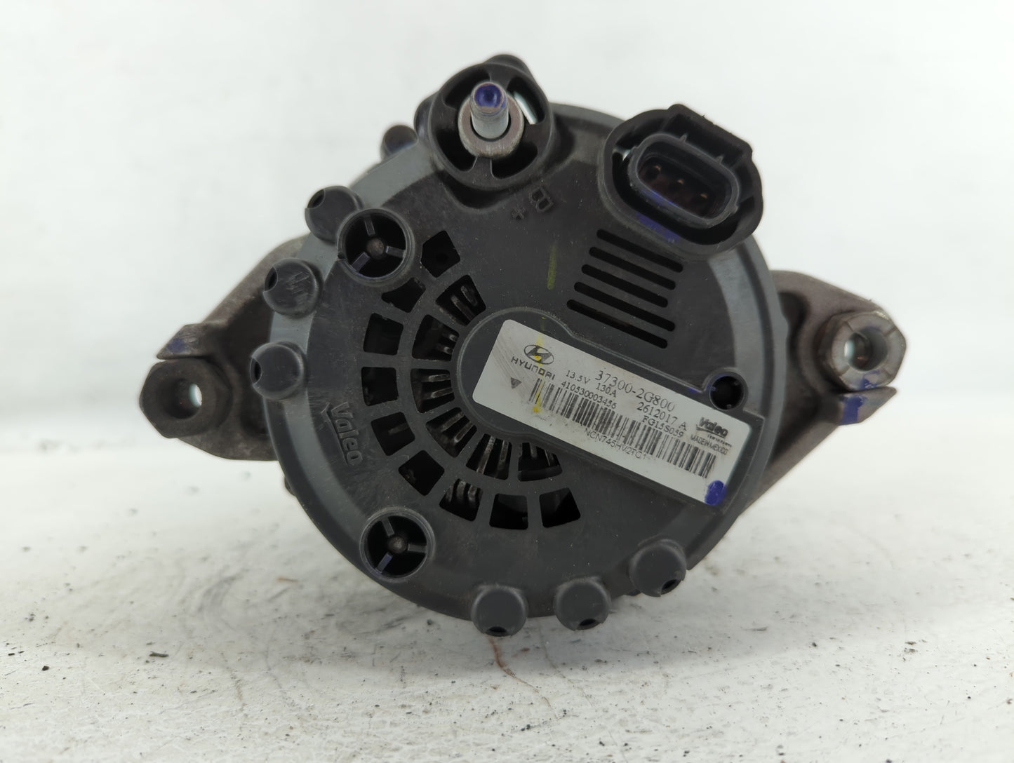 2013 Hyundai Santa Fe Alternator Replacement Generator Charging Assembly Engine OEM P/N:2612017 A Fits OEM Used Auto Parts -