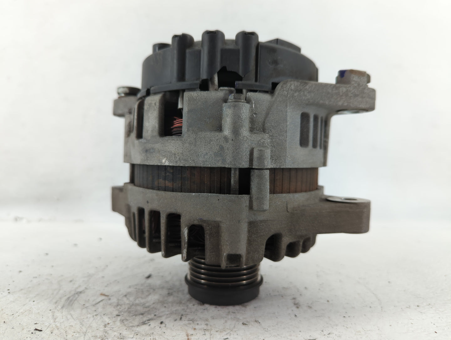 2013 Hyundai Santa Fe Alternator Replacement Generator Charging Assembly Engine OEM P/N:2612017 A Fits OEM Used Auto Parts -