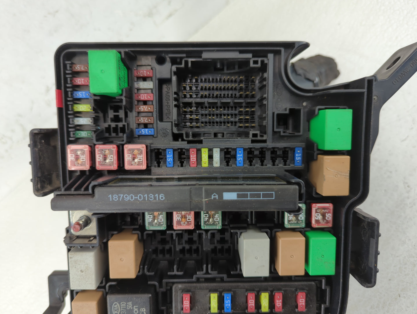 2013 Hyundai Santa Fe Fusebox Fuse Box Panel Relay Module P/N:N91210-B8561-39 91210 B8561 Fits OEM Used Auto Parts - Oemused