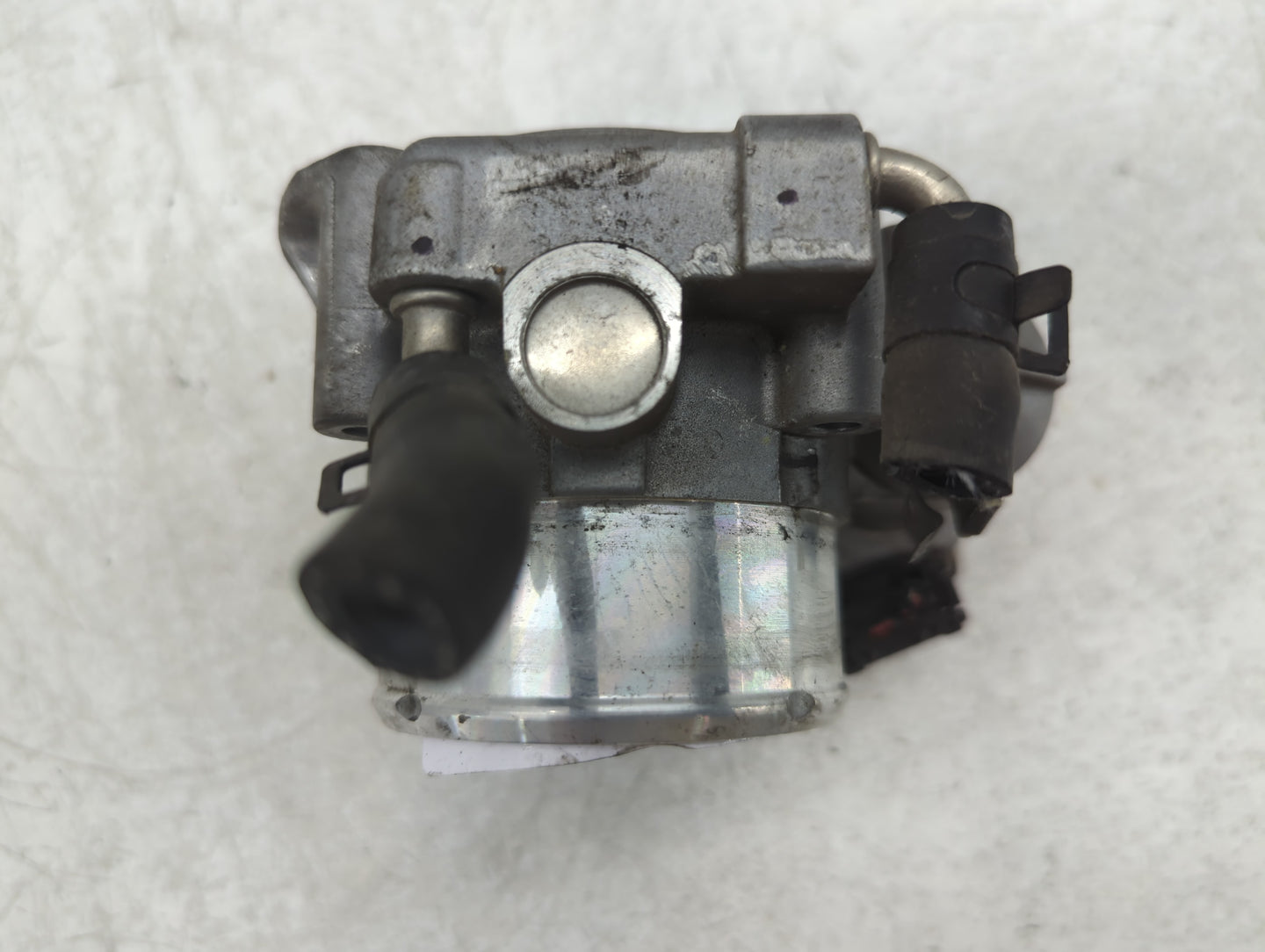 2013 Hyundai Santa Fe Throttle Body P/N:35100-2G700 Fits Fits 2011 2012 2014 2015 2016 OEM Used Auto Parts - Oemusedautopart
