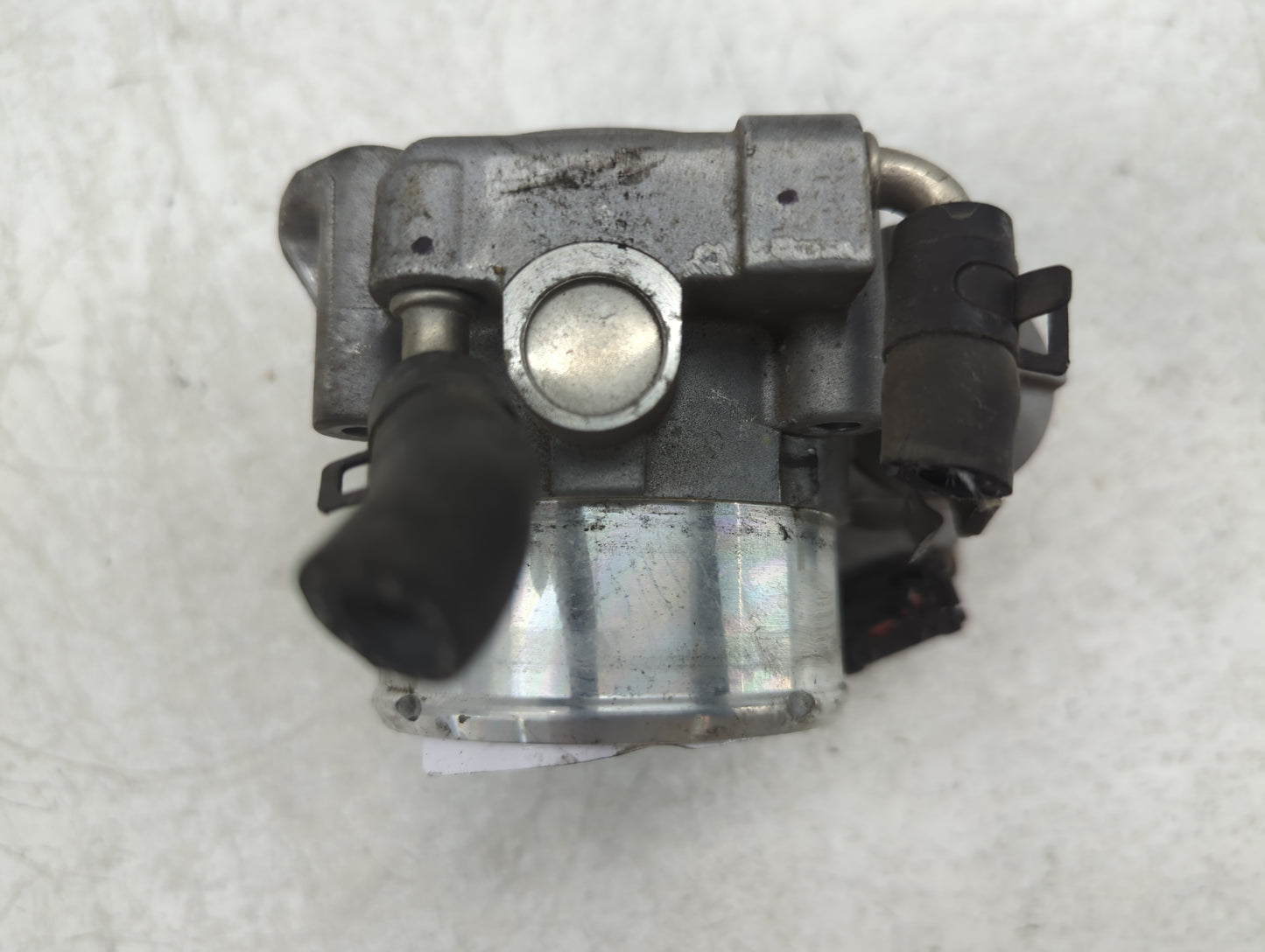 2013 Hyundai Santa Fe Throttle Body P/N:35100-2G700 Fits Fits 2011 2012 2014 2015 2016 OEM Used Auto Parts - Oemusedautopart