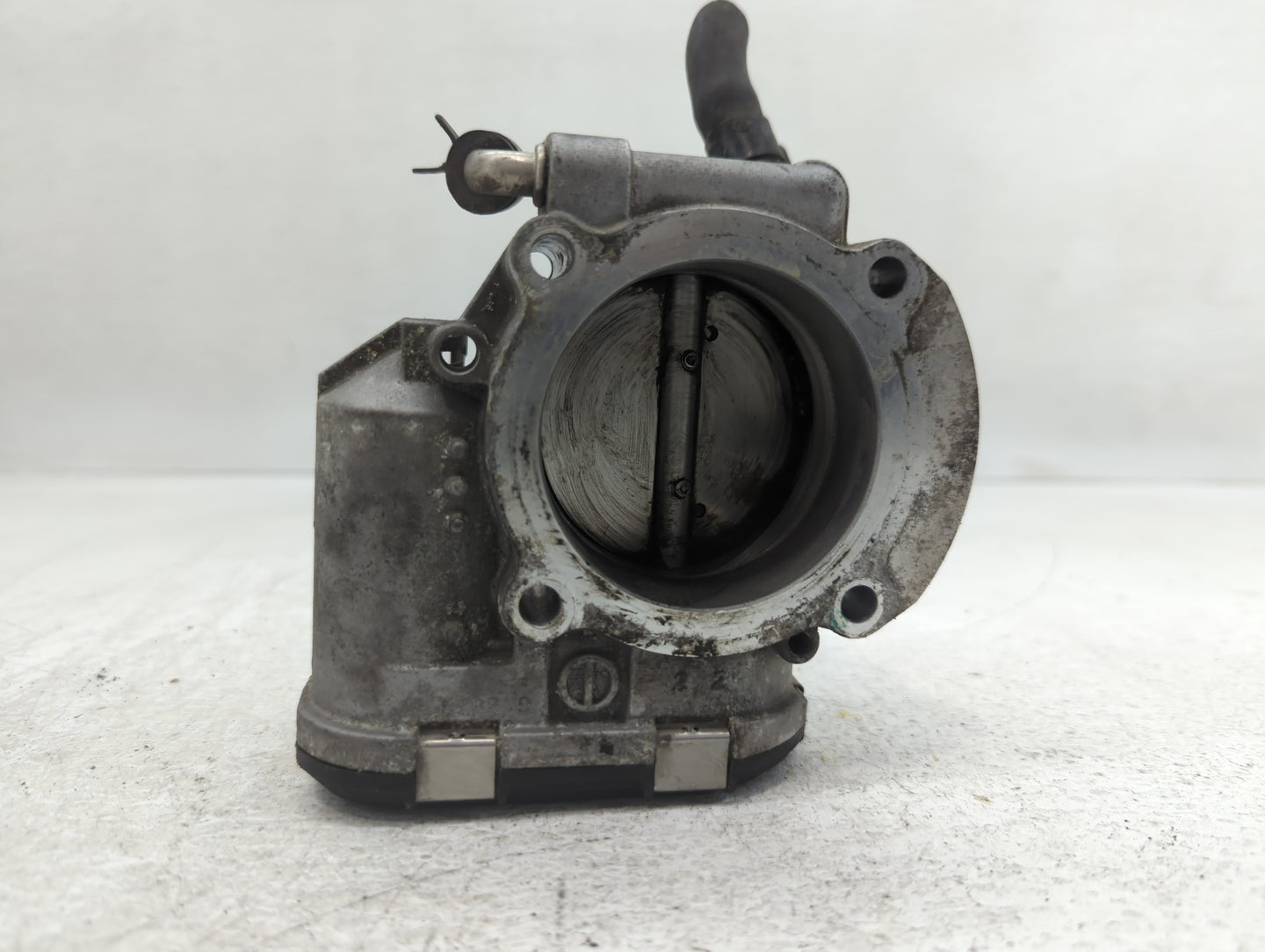 2013 Hyundai Santa Fe Throttle Body P/N:35100-2G700 Fits Fits 2011 2012 2014 2015 2016 OEM Used Auto Parts - Oemusedautopart