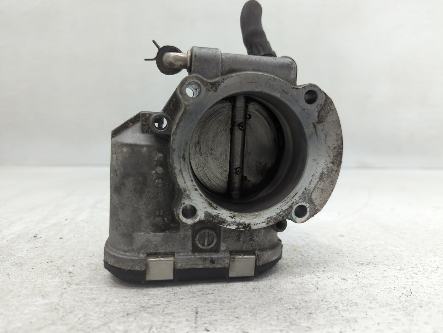 2013 Hyundai Santa Fe Throttle Body P/N:35100-2G700 Fits Fits 2011 2012 2014 2015 2016 OEM Used Auto Parts - Oemusedautopart
