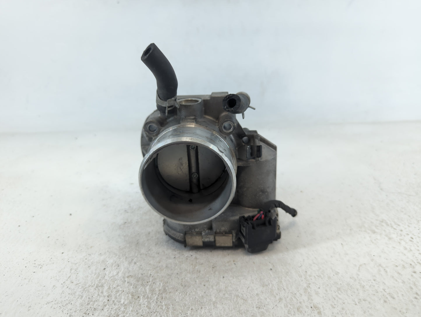 2013 Hyundai Santa Fe Throttle Body P/N:35100-2G700 Fits Fits 2011 2012 2014 2015 2016 OEM Used Auto Parts - Oemusedautopart