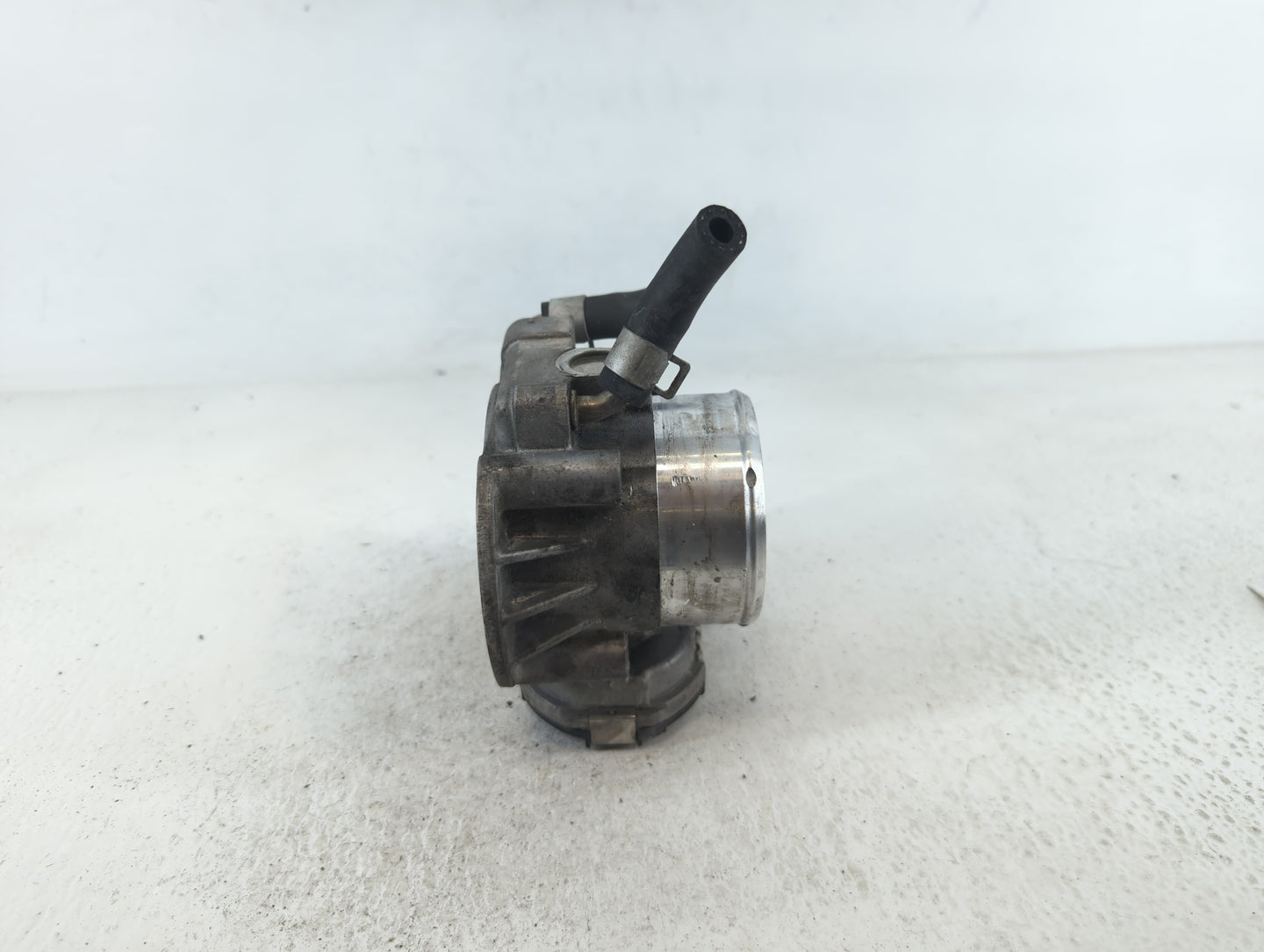 2013 Hyundai Santa Fe Throttle Body P/N:35100-2G700 Fits Fits 2011 2012 2014 2015 2016 OEM Used Auto Parts - Oemusedautopart