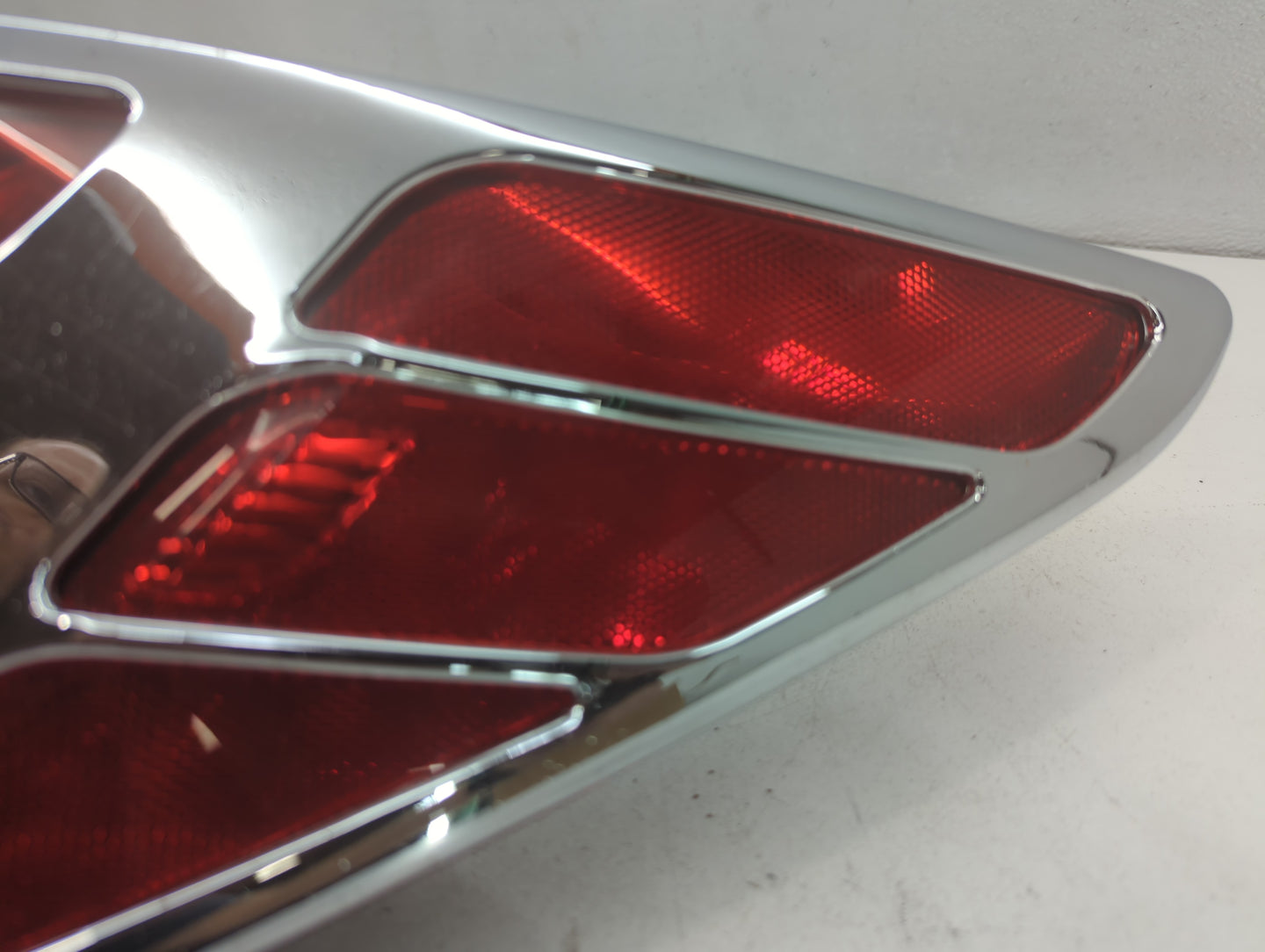 2013-2016 Hyundai Santa Fe Tail Light Assembly Passenger Right OEM P/N:92492-4z0 Fits Fits 2013 2014 2015 2016 OEM Used Auto