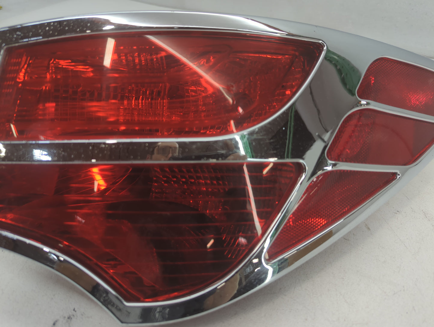 2013-2016 Hyundai Santa Fe Tail Light Assembly Passenger Right OEM P/N:92492-4z0 Fits Fits 2013 2014 2015 2016 OEM Used Auto
