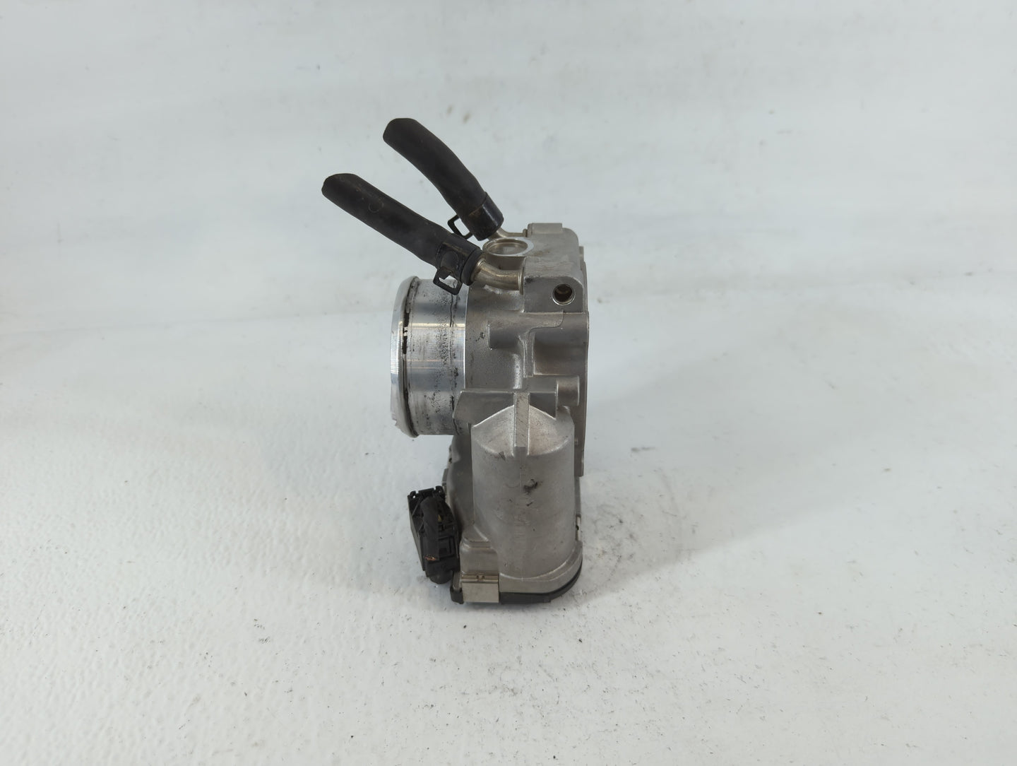 2013 Hyundai Santa Fe Throttle Body P/N:35100-2G710 Fits Fits 2011 2012 2014 2015 2016 OEM Used Auto Parts - Oemusedautopart