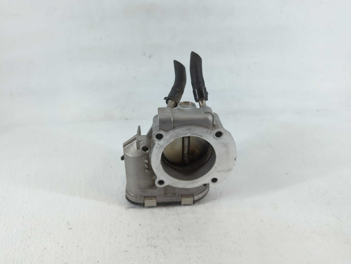 2013 Hyundai Santa Fe Throttle Body P/N:35100-2G710 Fits Fits 2011 2012 2014 2015 2016 OEM Used Auto Parts - Oemusedautopart