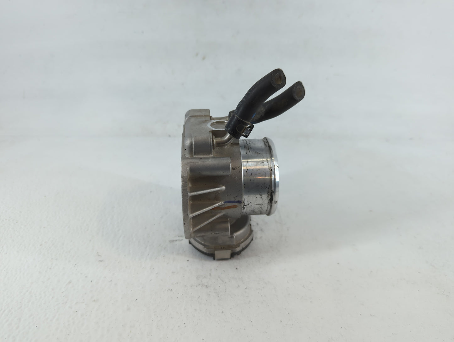 2013 Hyundai Santa Fe Throttle Body P/N:35100-2G710 Fits Fits 2011 2012 2014 2015 2016 OEM Used Auto Parts - Oemusedautopart
