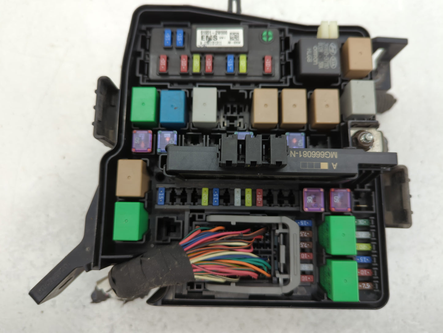 2013 Hyundai Santa Fe Fusebox Fuse Box Panel Relay Module P/N:VS912004Z100ZA Fits OEM Used Auto Parts - Oemusedautoparts1.co
