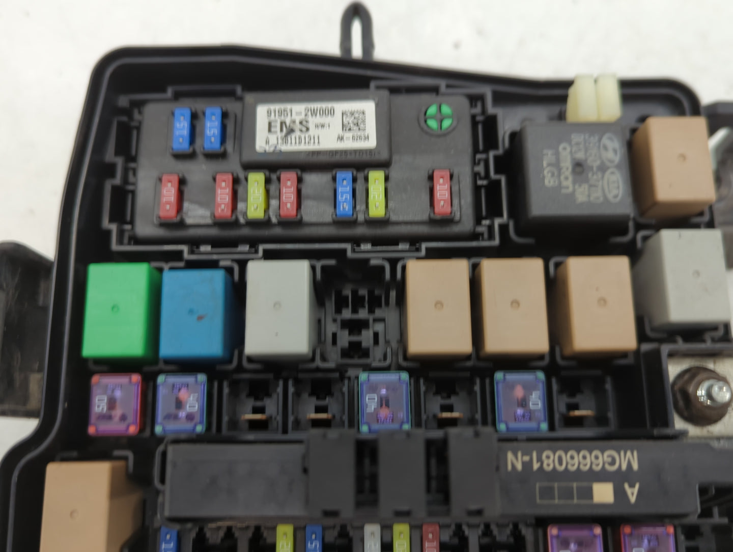 2013 Hyundai Santa Fe Fusebox Fuse Box Panel Relay Module P/N:VS912004Z100ZA Fits OEM Used Auto Parts - Oemusedautoparts1.co